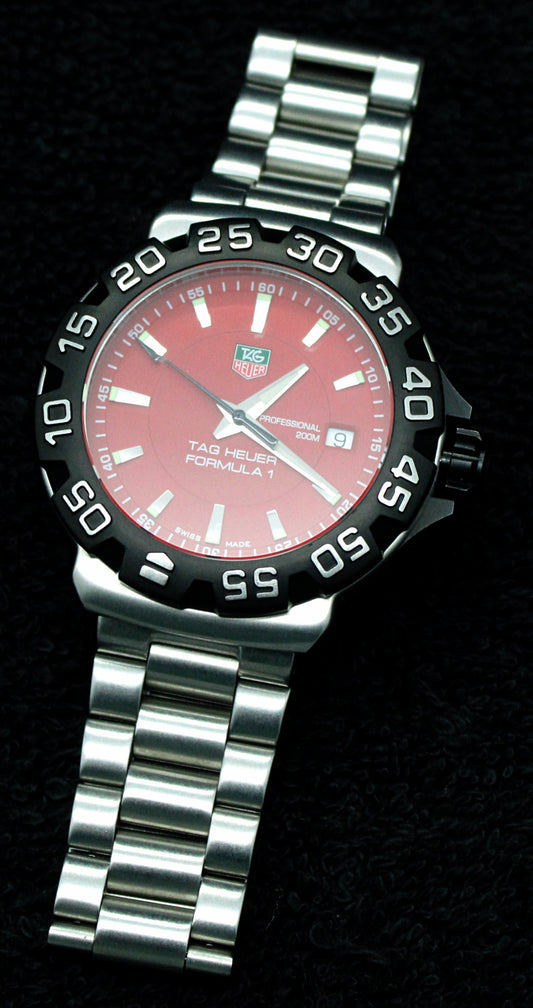 Vintage Tag Heuer Professional Formula 1 WAF1112 300M Red Dial  Swiss Watch - Vintage Vault Traders